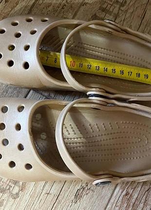 Золоті crocs 7
