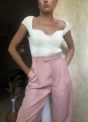 Молочный приталенный топ в рубчик от h&amp;m