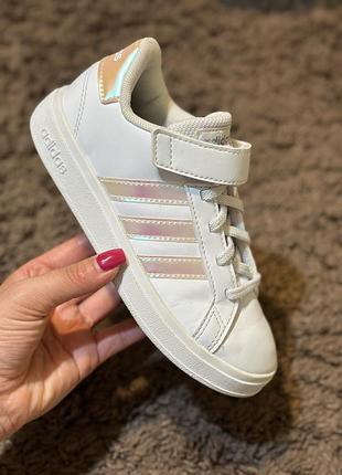 Оригінальні дитячі кросівки для дівчинки adidas 31 розмір (19.5см устілка) б/в