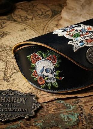 Оригинальный твердый футляр для очков ed hardy (vintage eyewear) с вышивкой и логотипом. артикул: ehs-008