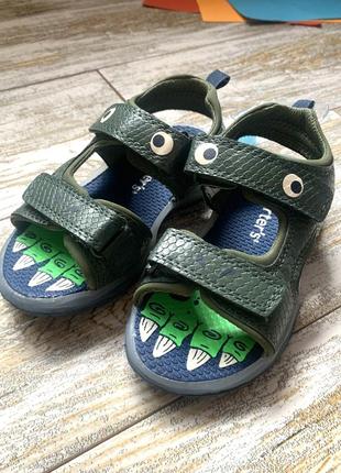 Оригінальні сандалі carter’s dinosaur