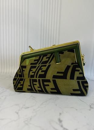 Ефектна сумочка fendi