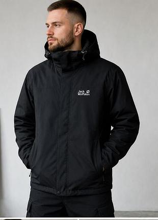 Куртка від бренду jack wolfskin