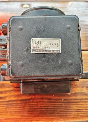 Датчик массового расхода воздуха (дмрв / маф) e5t08271