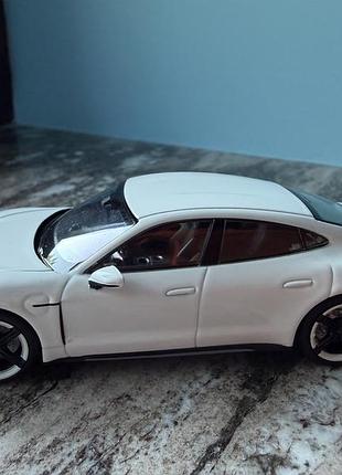 Porsche taycan turbo s от minichamps