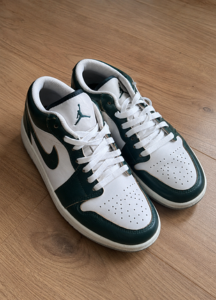 Кросівки жіночі nike jordan білі із зеленим