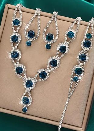 Набір біжутерії "blue shine" з синім камінням: сріблясте кольє, браслет та сережки, жіночі прикраси