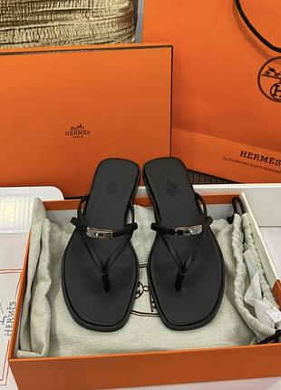 Жіночі чорні шкіряні шльопанці hermes miss з ремінцями на плоскій підошві 42