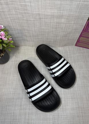 Оригінальні шльопанці adidas