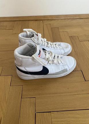 Взуття nike