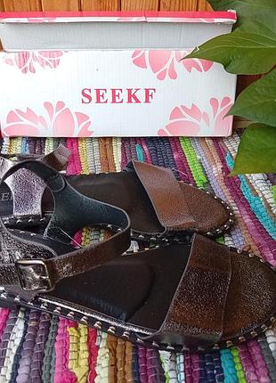Продам босоніжки, нові, р.39-40