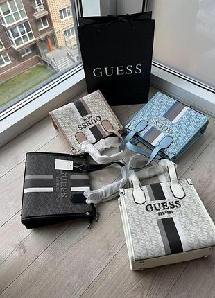 Стильна жіноча сумка guess