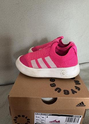 Adidas bubblecomfy 4