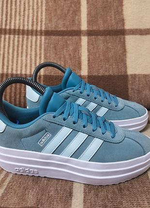 Жіночі кросівки adidas