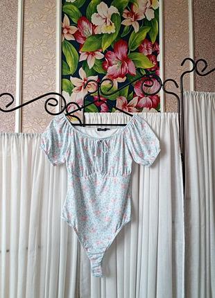 Красиве боді в квітковий принт boohoo.