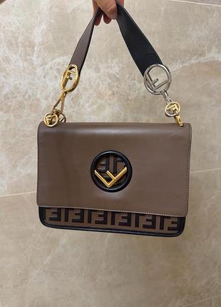 Продам женскую сумку fendi