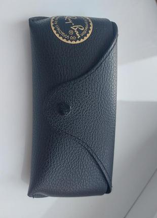 Чохол для окулярів ray ban.