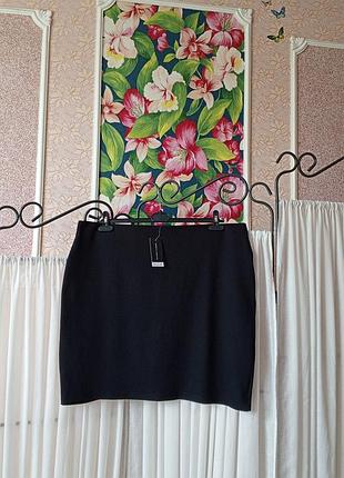 Красива текстурна чорна юбка dorothy perkins.
