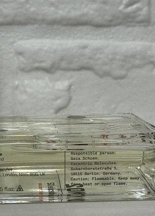 Escentric molecules molecule 02 3