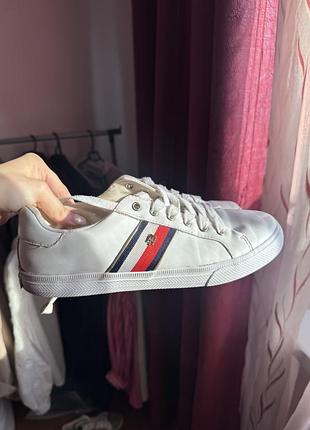 Жіночі кросівки tommy hilfiger 39 розміру