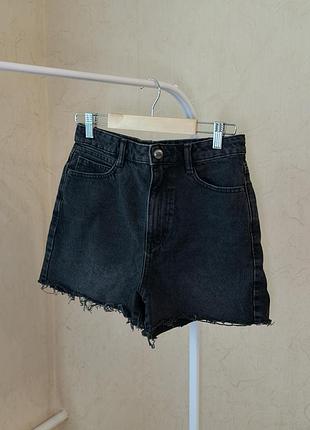 Високі джинсові чорні короткі шорти zara