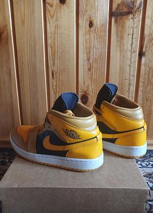 Air jordan 1 mid "taxi" / "chutney taxi"