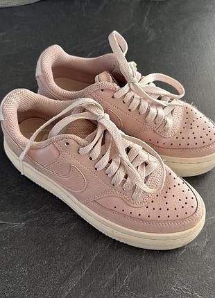 Кросівки жіночі nike