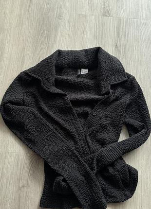 Чорний костюм h&m з жатої/фактурної тканини (сорочка та штани, розмір xs)