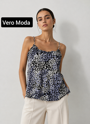 Майка блуза в цветочный принт на бретелях от бренда vero moda m