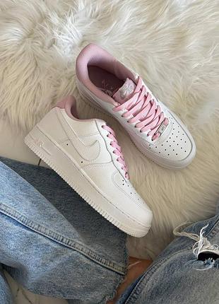 Стильні жіночі кросівки nike air force 1 low white pink