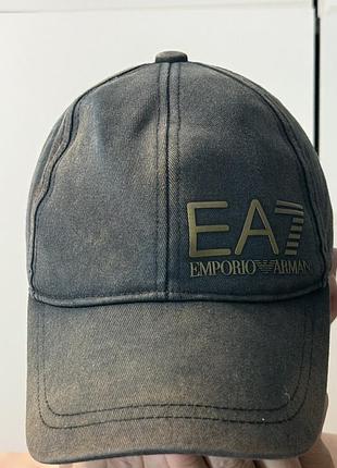 Чоловіча вінтажна бейсболка, кепка еа7 emporio armani у чорно-золотому кольорі, vintage, розмір м