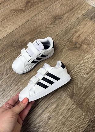 Дитячі кросівки adidas grand court 2.0 cf р.27, стопа 16-16,5см. устілкп 17,5см білі