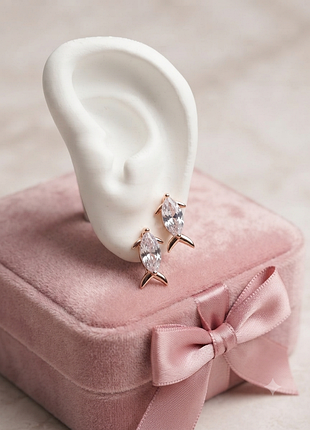Элегантные серьги «рыбки» xuping jewelry с цирконом (позолота)