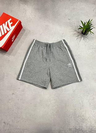 Спортивные шорты коттоновые adidas на лампасах м