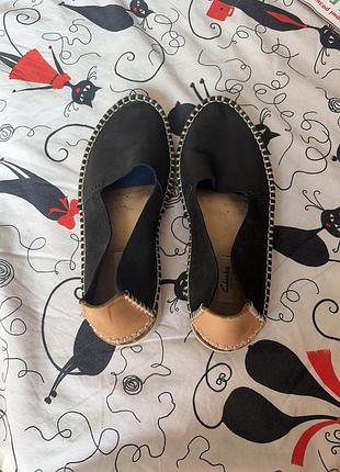 Clarks жіночі ескадрильї шкіряні чорного кольору по краю прошиті нитками