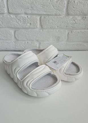 Шльопанці crocs classic cozzy overpuff sandal 38-39