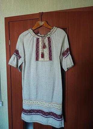 Платье вышитое льняное