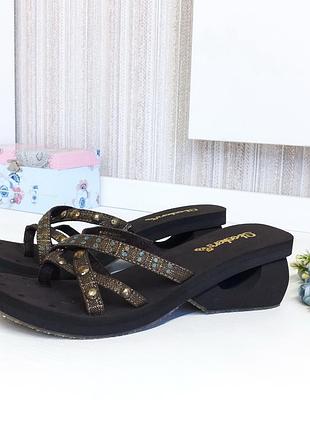 Шльопанці комфортні легкі skechers. оригінал.
