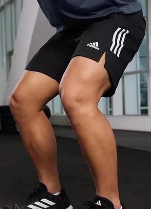 Тренировочные шорты adidas - черно-белые