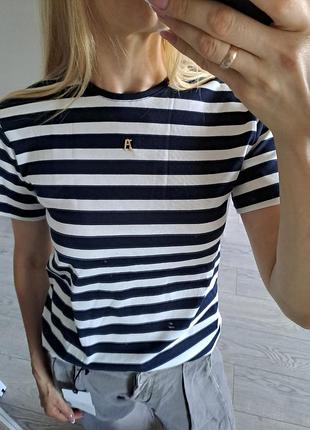 Футболка в полоску zara с металлической нашивкой