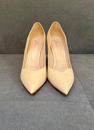 👠 світло-бежеві туфлі g. vivier