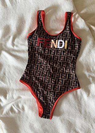 Новий суцільний купальник fendi