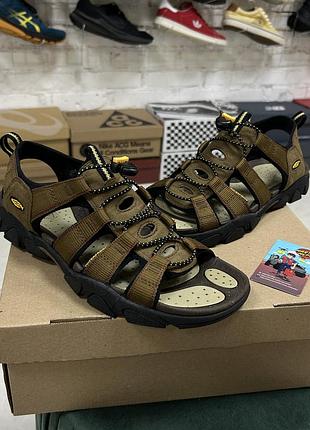 Чоловічі трекінгові сандалі keen daytona ii bison з відкритим носком водостійка шкіра трейлові оригінал коричневі 43-44 р бу похідні в гори босоніжки