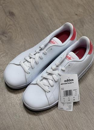 Adidas advantage k — універсальні білі кеди, які пасують до будь-якого образу.  легкі, зручні та завжди актуальні. розмір 36