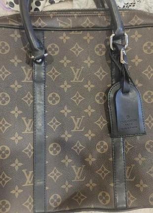 Деловой портфель, в стиле известной модели louis vuitton porte documents voyage. сумка предназначена для транспортировки документов формата а4
торг