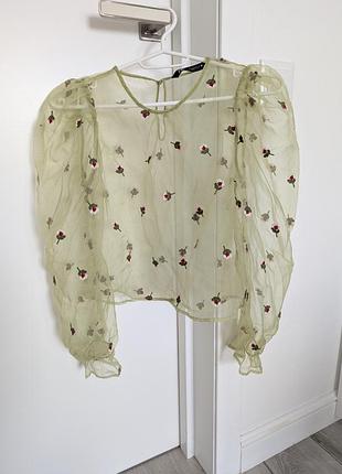 Прозрачная блуза zara из органзы. указан размер м, но лучше xs-s
длина: 46 см
рукав: 55 см
ог: 87 см