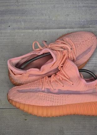 Кроссовки в стиле yeezy