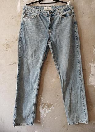 Джинсы прямого кроя (straight fit) от известного бренда stradivarius (линейка str).
