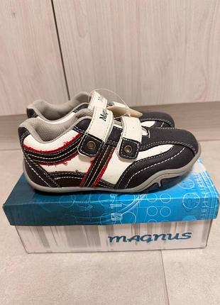 Дитячі кросівки magnus