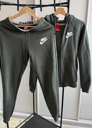 Спортивний костюм